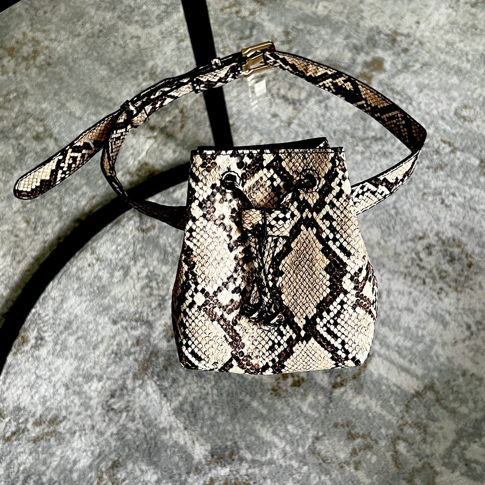 Faux leather animal print Fanny pack.